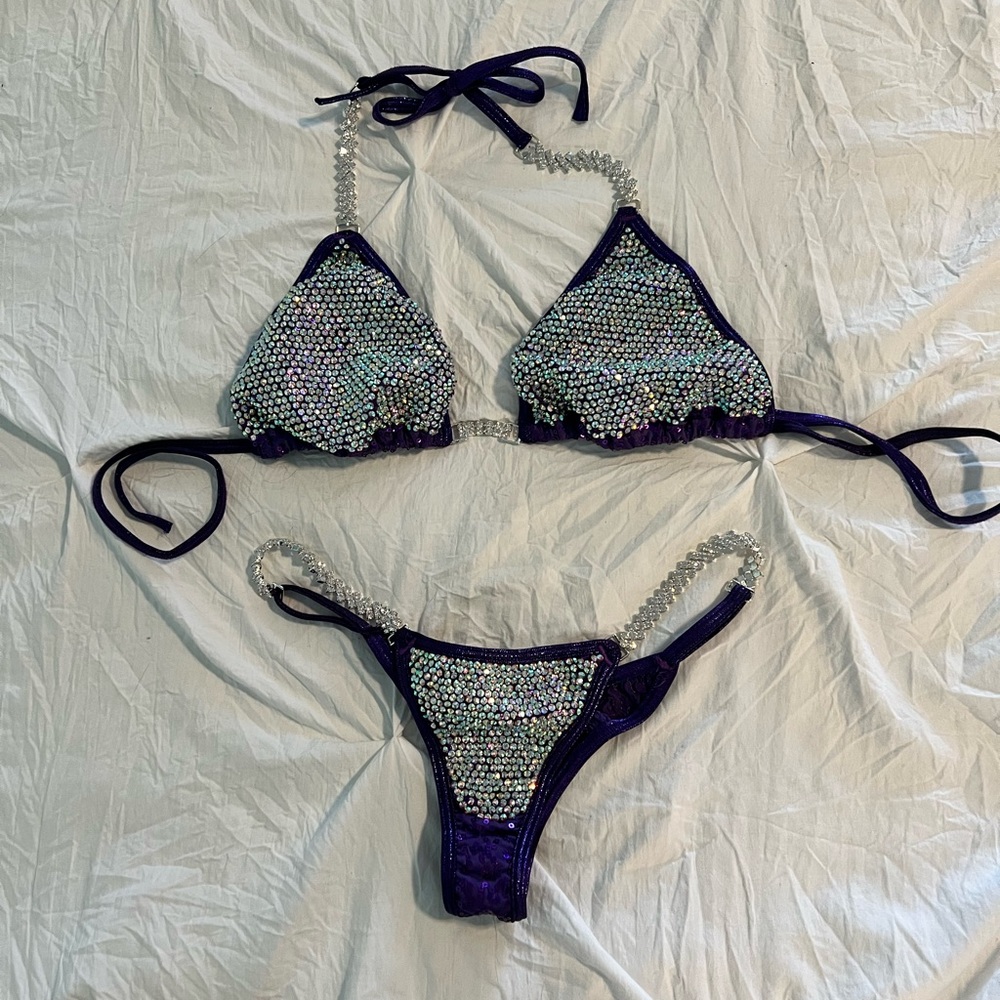 Angel competition bikini. Top is med and bottom is Pro cut size Med.